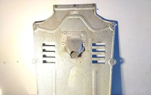 Porsche Macan (95B) Engine splash shield/under tray 95B8252090