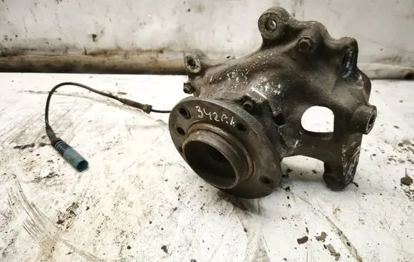 BMW 5 E60 E61 Front wheel hub 6760953L