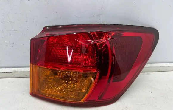 Lexus IS 220D-250-350 Rear/tail lights