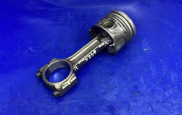 Nissan Qashqai Piston with connecting rod 7657H
