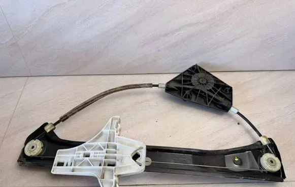 Volkswagen Jetta VI Rear window lifting mechanism without motor 5C6839461A