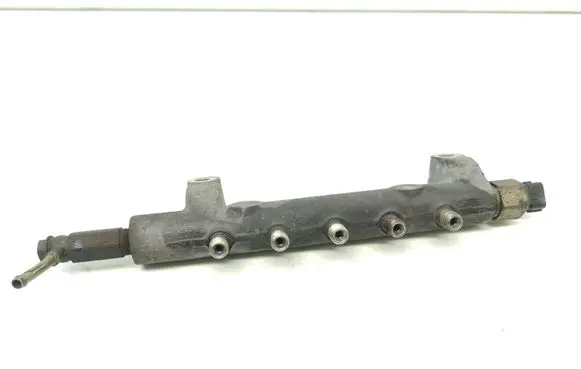 Nissan Primera Fuel main line pipe 6070 1D24