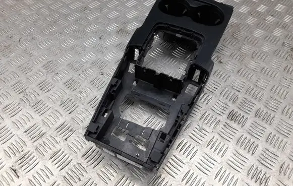 Cup holder front