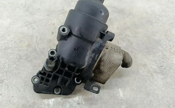 KIA Carens III Oil filter mounting bracket 