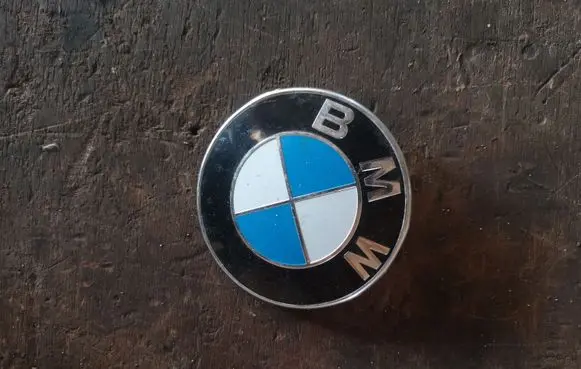 BMW 1 E82 E88 Manufacturer badge logo/emblem 8132375