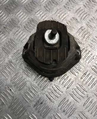 Engine mount bracket