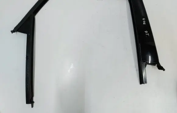 BMW 2 Active Tourer U06 Rear door glass trim molding 8496328