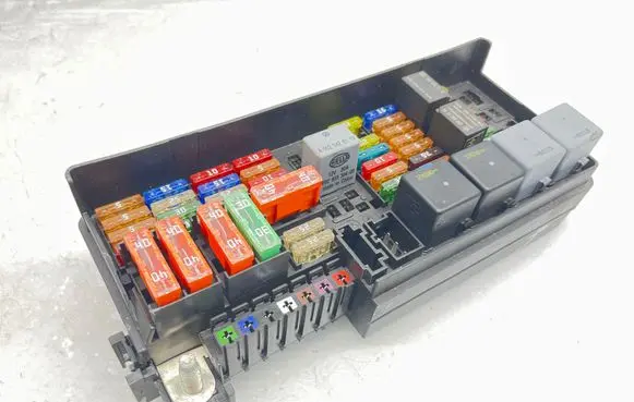 Mercedes-Benz ML W164 Fuse module A1645403072