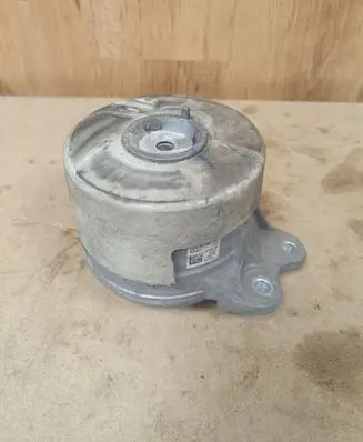Mercedes-Benz E W238 Engine mount bracket A2052401000