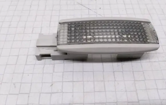 Volkswagen PASSAT B5 Other interior light 3B0947113