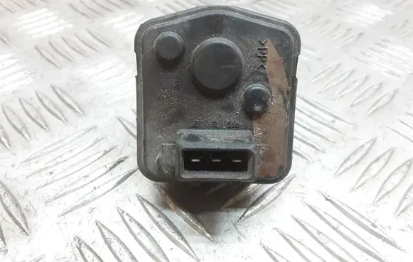 Volkswagen PASSAT B5 Headlight level adjustment motor 3A0941295