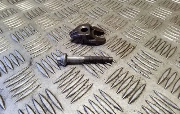 Citroen C4 Grand Picasso Fuel Injector clamp holder