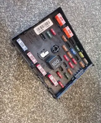 Volkswagen PASSAT B6 Fuse module 3C0937125