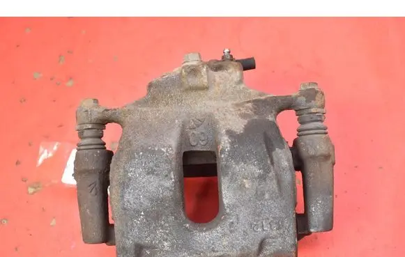Toyota C-HR I Front brake caliper 