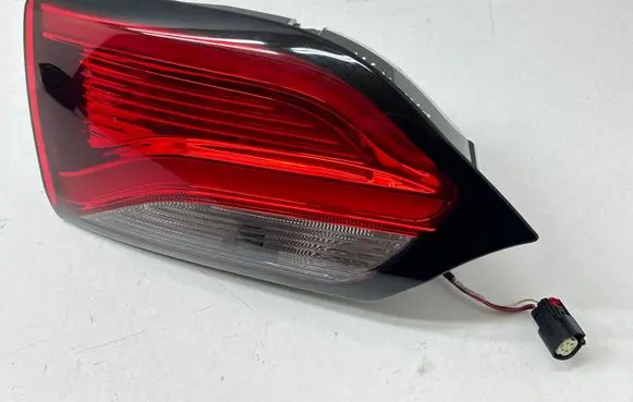 Tailgate rear/tail lights
