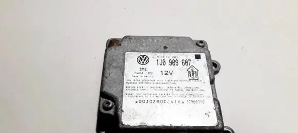 Volkswagen PASSAT B5 Airbag control unit/module 1j0909607 5wk4199