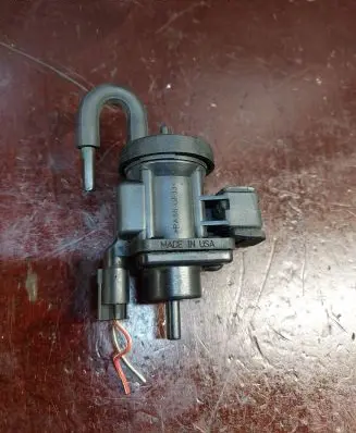 Mercedes-Benz E W211 Turbo solenoid valve A0005450427 A0005450527 0005450527
