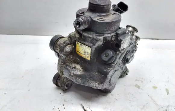 Volvo S80 Fuel injection high pressure pump 31272896 0445010618