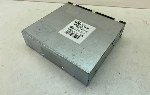 Volkswagen Golf VI Power management control unit 1K0919041 8ES01015300 0140379532