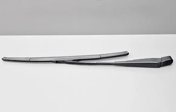 Rear wiper blade arm