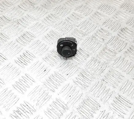 Skoda Octavia Mk2 (1Z) Wing mirror switch