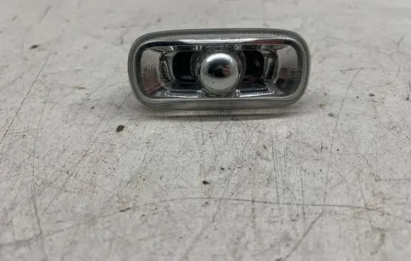 Front fender indicator light