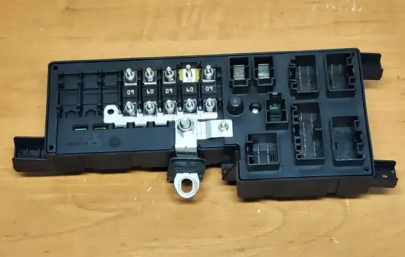 Volvo V70 Fuse module 518828009 030318205319 6687440