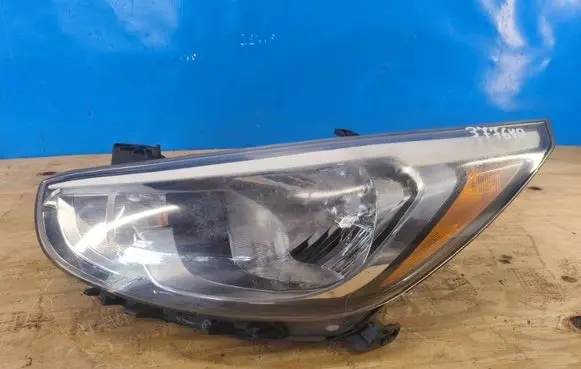 Hyundai Accent V Headlight/headlamp 921011R710