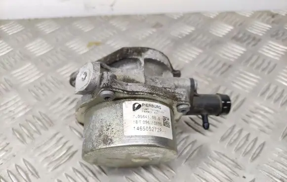 Mercedes-Benz A W176 Vacuum pump 146505272R