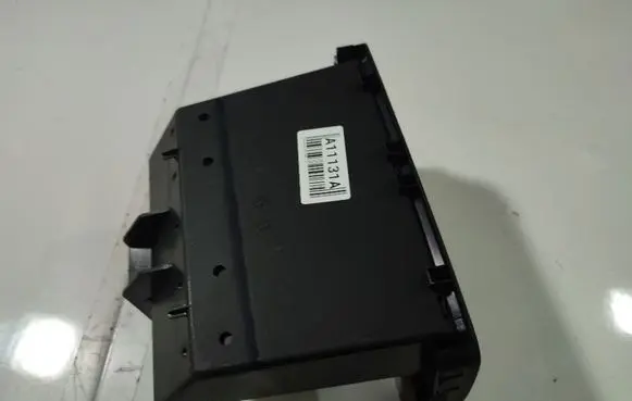 Volkswagen Golf V Glove box 