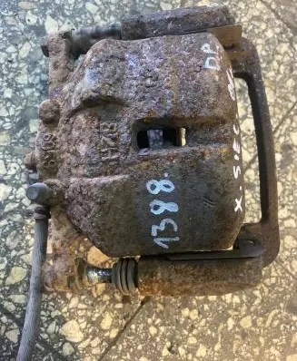 Nissan X-Trail T30 Front brake caliper