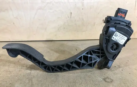 Peugeot 207 Accelerator throttle pedal 6PV009083 9680756880 968075688000