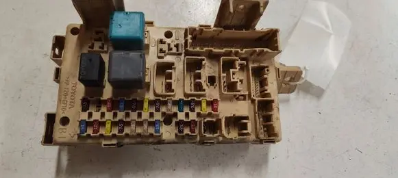 Toyota Avensis T250 Fuse module 04041514095402 5150494661 82641CA010F