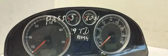 Volkswagen PASSAT B5 Speedometer (instrument cluster) 3B0920925A VWZ7Z0Y3212310
