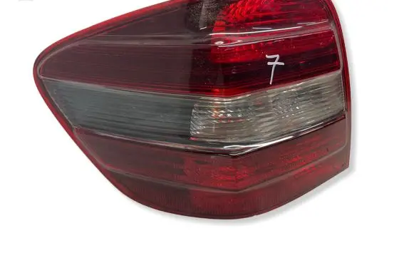 Mercedes-Benz ML W164 Rear/tail lights 404101L