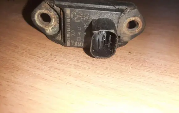 Mercedes-Benz CLS C219 Airbag deployment crash/impact sensor 0025426918