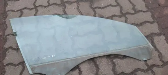 Volvo V50 Front door window glass four-door