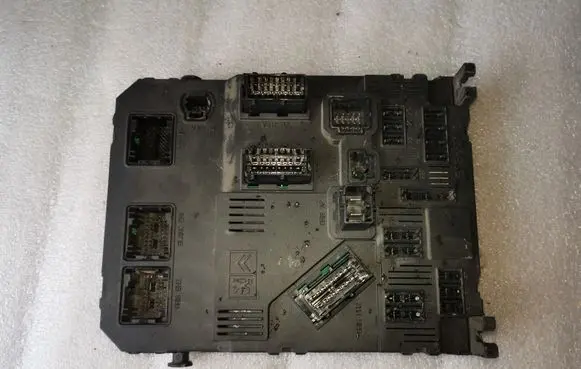 Peugeot 206 Comfort/convenience module 9649627880 S118085220A S118085220