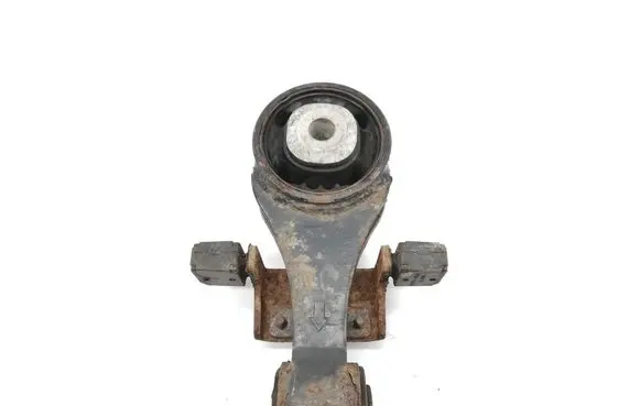 Toyota Yaris Gearbox mount AV84135