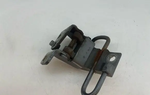 Volkswagen Golf V Front door upper hinge 1K0831411K