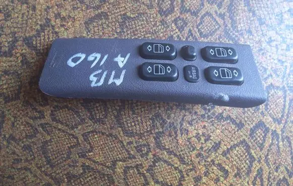Mercedes-Benz A W168 Electric window control switch 1688202810 03753200