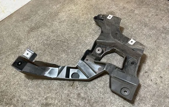 Audi e-tron Rear bumper mounting bracket 4J3807202 443807202