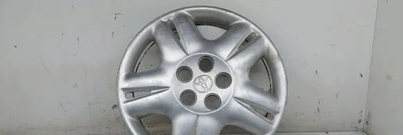 Toyota Avensis Verso R15 wheel hub/cap/trim 4260205060