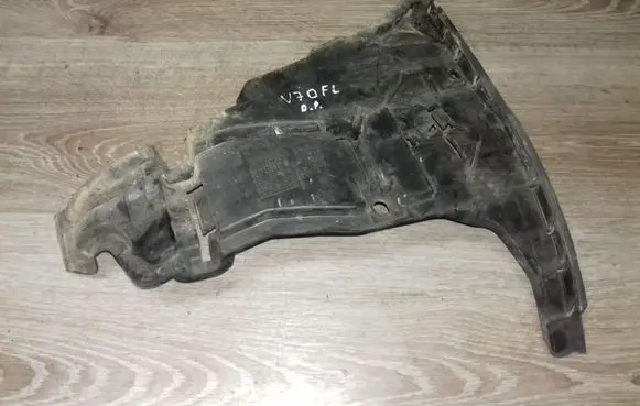Volvo V70 Front bumper mounting bracket 08693182