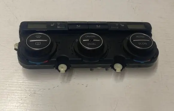 Volkswagen PASSAT B6 Climate control unit 74677532