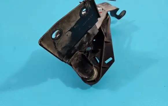 Other engine bay part