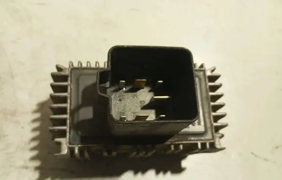 Opel Signum Glow plug pre-heat relay 09132691 51299008
