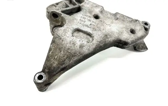 Volkswagen PASSAT B6 Engine mounting bracket 03G199207E