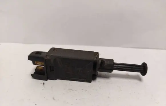 Volkswagen PASSAT B5 Brake pedal sensor switch 191945515