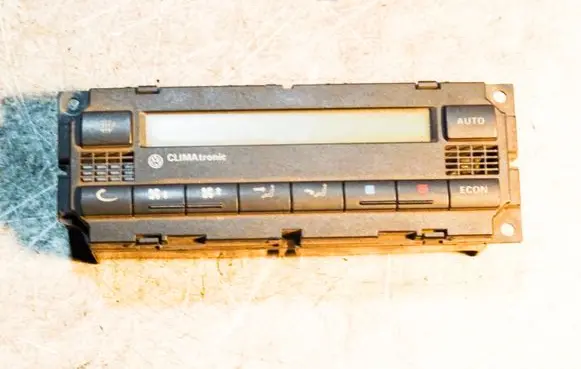 Volkswagen PASSAT B5 Climate control unit 3B1907044